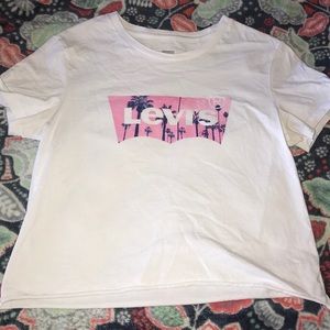 hand cropped levi’s tee